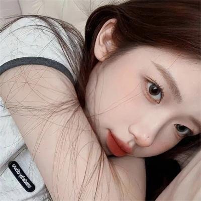 顶流爱豆深夜酒吧买醉，品牌连夜解约，深夜持续发酵